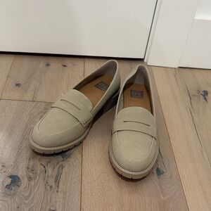 DV by Dolce Vita Women's Beige Loafers Brand New